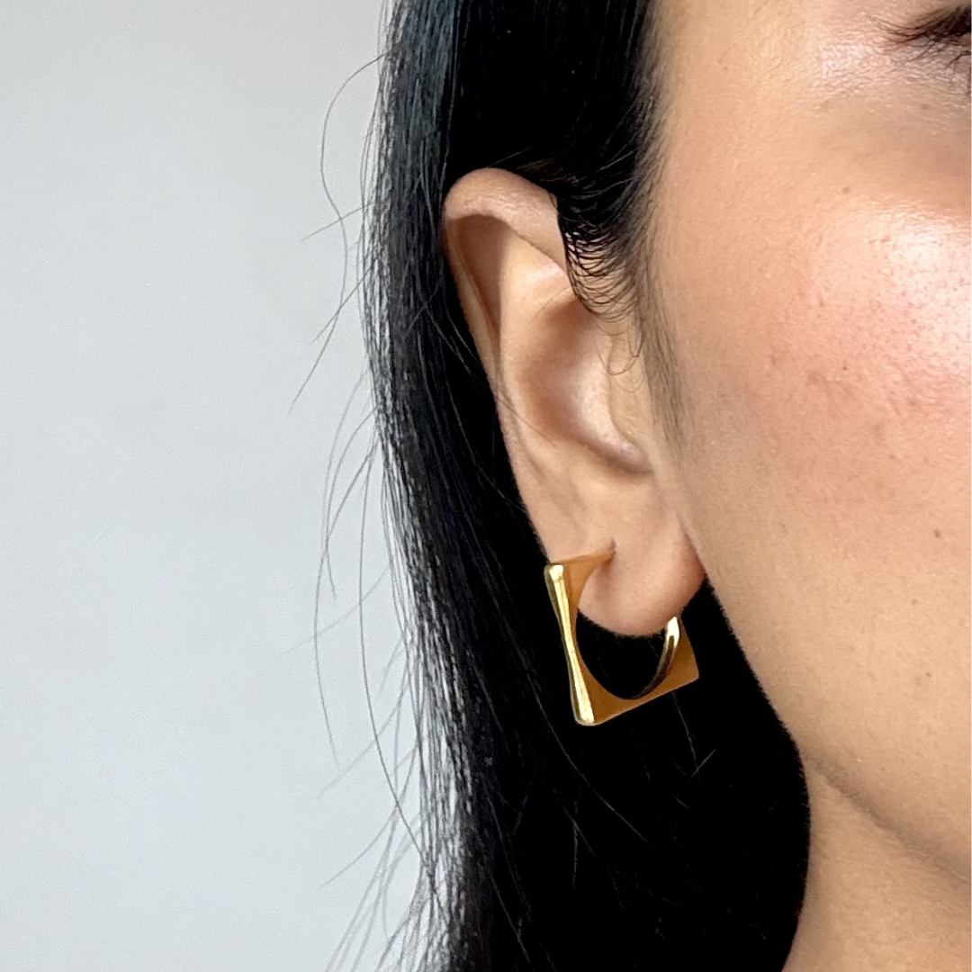 The Sharp Hoop Set